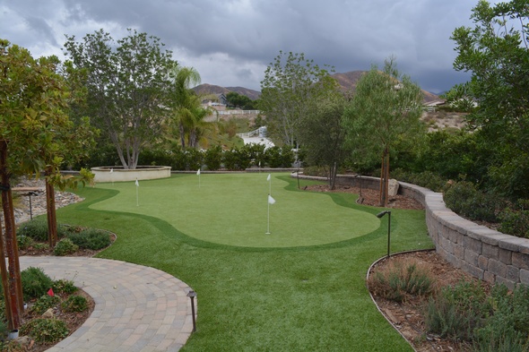 Albuquerque Synthetic grass golf green in a landscaped backyard