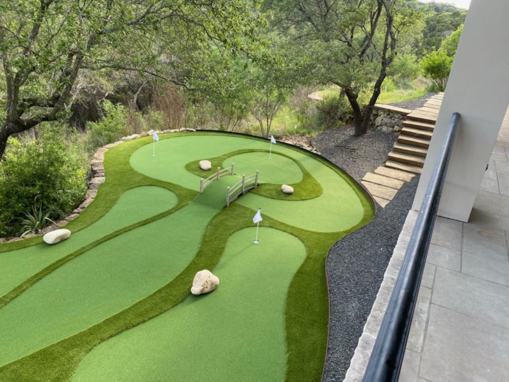 Use creative obstacles for your Albuquerque mini golf course