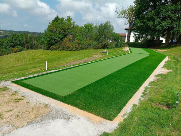 Albuquerque Outdoor tee line consisting of one continuous green synthetic grass strip surrounded by trees